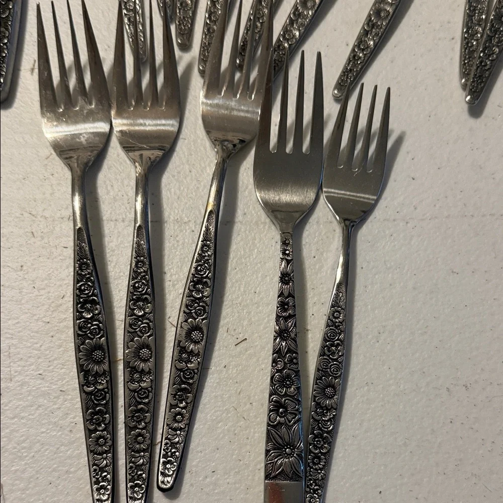 Vintage Floral-Pattern Stainless Flatware Set - Spoons, Forks & Knives - Silver